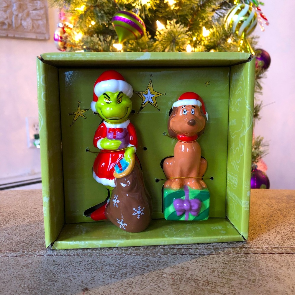 ❄️The Grinch and Max Salt and Pepper Shakers